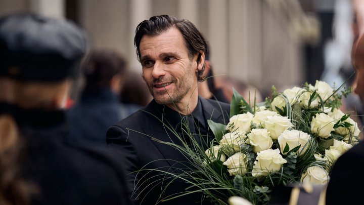 Blízcí a přátelé se rozloučili s moderátorem Patrikem Hezuckým. (12.12.2025)