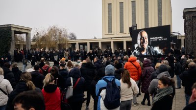 Blízcí a přátelé se rozloučili s moderátorem Patrikem Hezuckým. (12.12.2025)