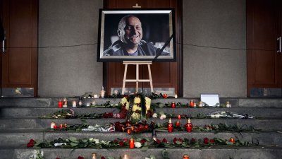 Blízcí a přátelé se rozloučili s moderátorem Patrikem Hezuckým. (12.12.2025)