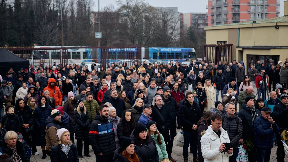Blízcí a přátelé se rozloučili s moderátorem Patrikem Hezuckým. (12.12.2025)