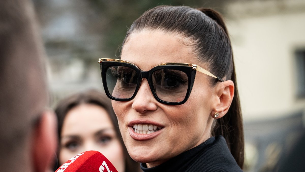 Blízcí a přátelé se rozloučili s moderátorem Patrikem Hezuckým. (12.12.2025)