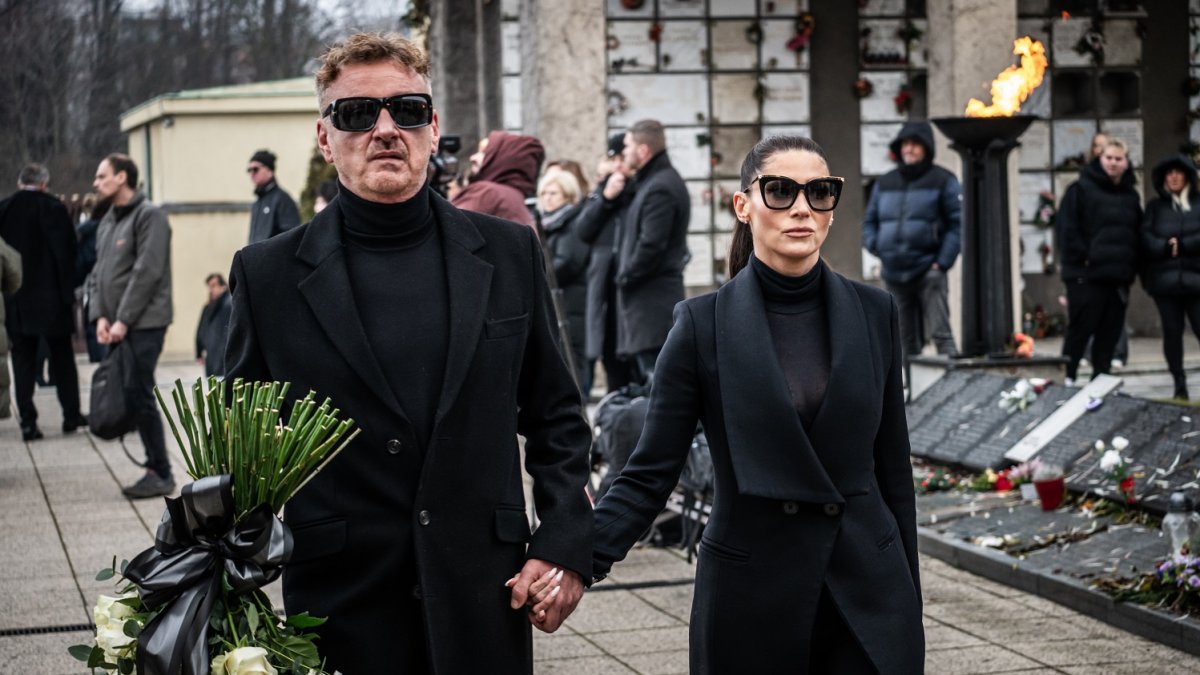 Blízcí a přátelé se rozloučili s moderátorem Patrikem Hezuckým. (12.12.2025)