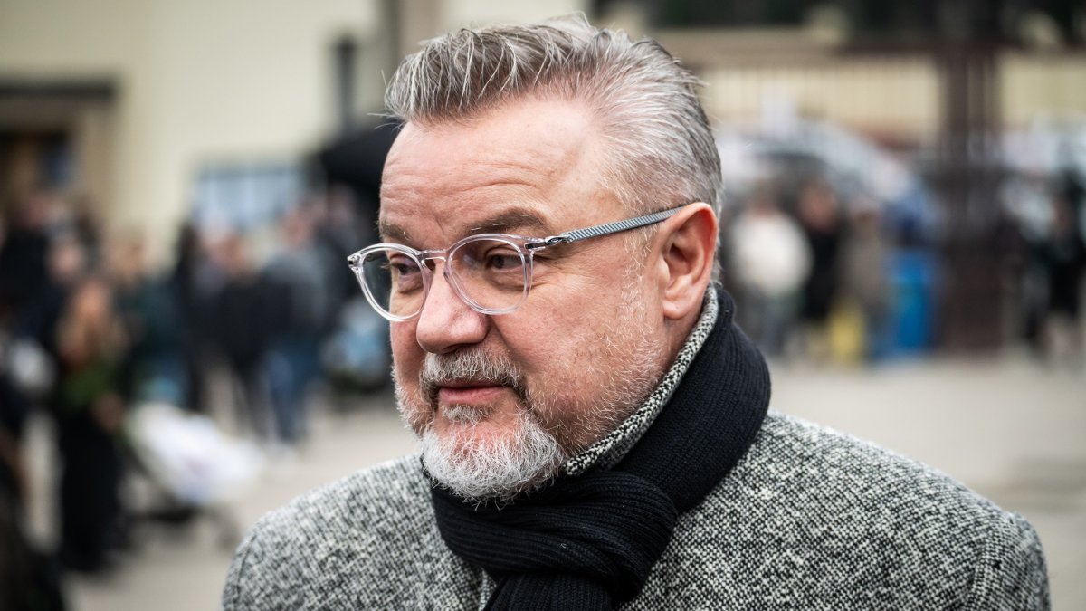 Miloš Pokorný na posledním rozloučení s Patrikem Hezuckým. 