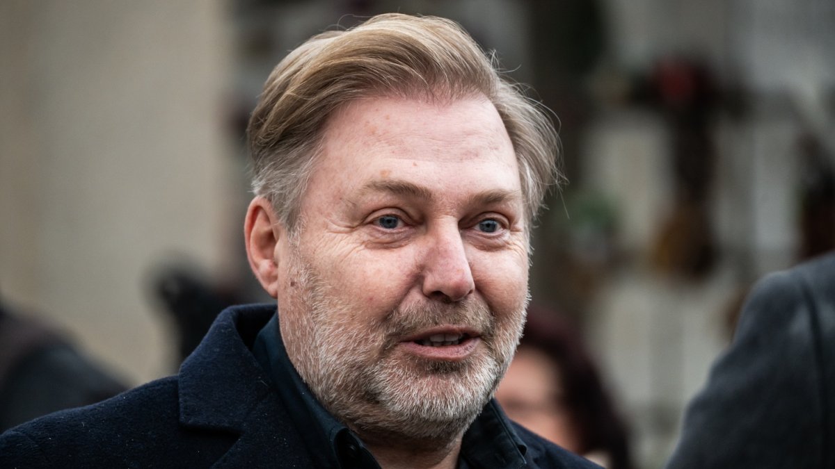 Blízcí a přátelé se rozloučili s moderátorem Patrikem Hezuckým. (12.12.2025)