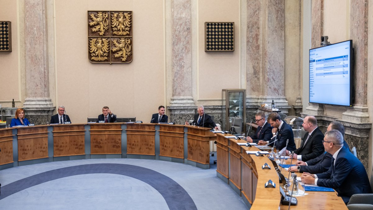 Nová Babišova vláda poprvé zasedala. (15.12.2025)