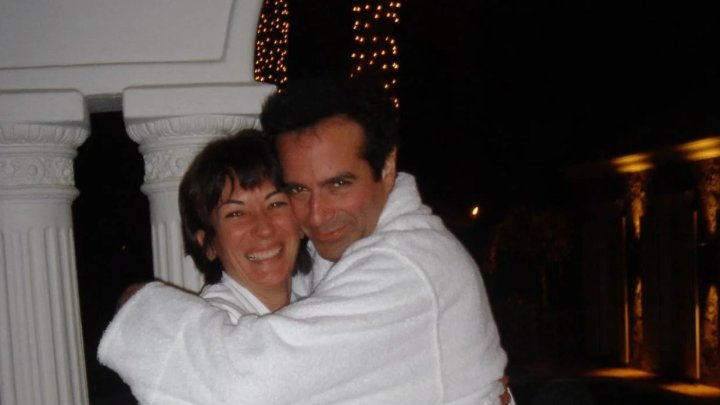 David Copperfield objímá Ghislaine Maxwellovou