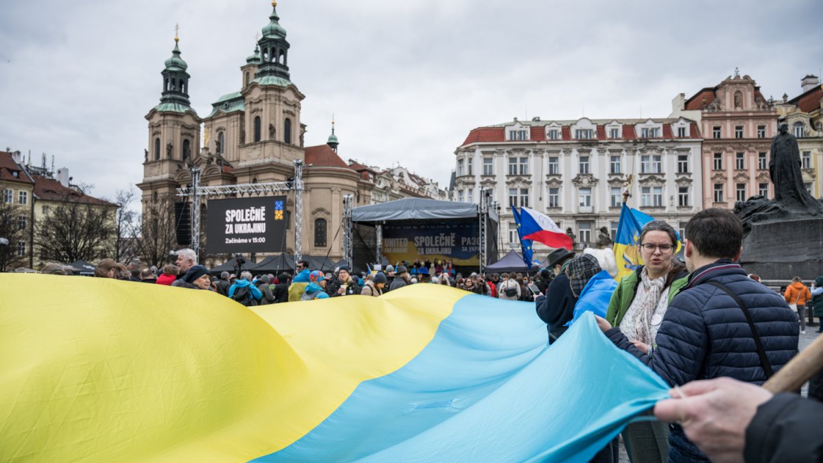 Na Staroměstském náměstí se koná demonstrace na podporu Ukrajiny. (21.2.2026)
