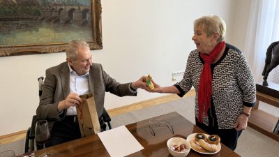 Miloše Zemana navštívila Jaroslava Obermaierová. 