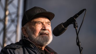 Lidé se sešli na Letenské pláni na shromáždění Milionu chvilek pro demokracii. (21.3.2026)