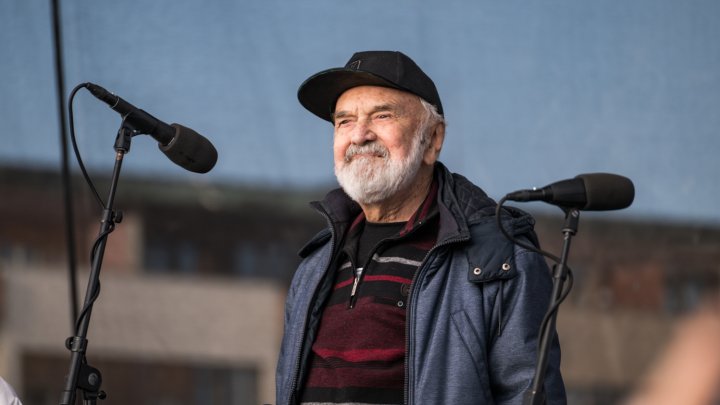 Lidé se sešli na Letenské pláni na shromáždění Milionu chvilek pro demokracii. (21.3.2026)