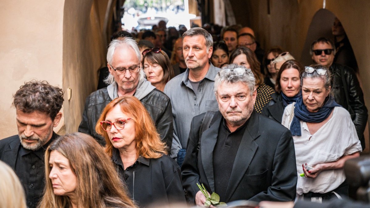 Češi se rozloučili s hercem Janem Potměšilem