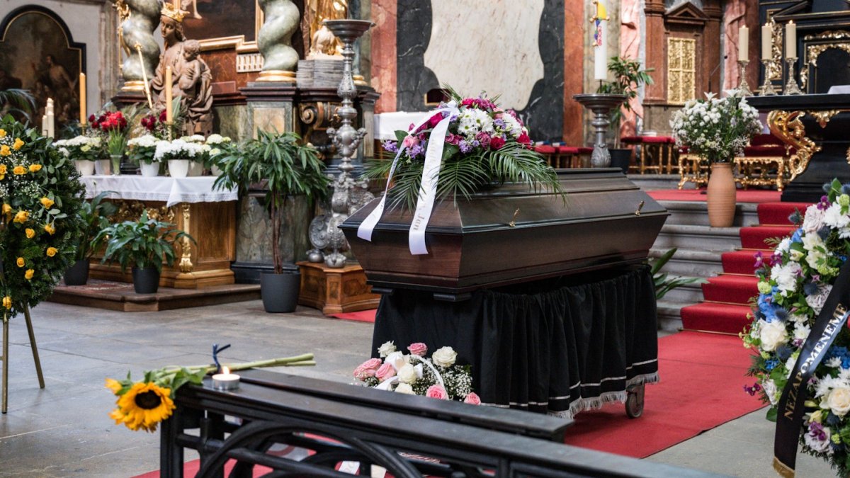 Češi se rozloučili s hercem Janem Potměšilem