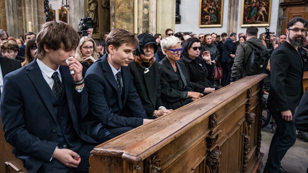 Češi se rozloučili s hercem Janem Potměšilem