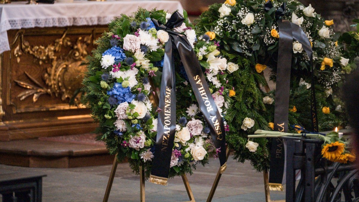 Češi se rozloučili s hercem Janem Potměšilem