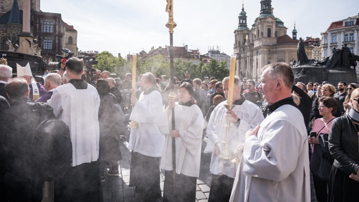 Češi se rozloučili s hercem Janem Potměšilem