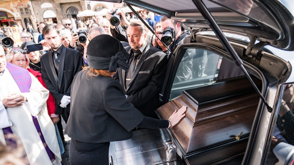 Češi se rozloučili s hercem Janem Potměšilem