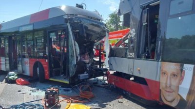 V Praze se srazily autobus a tramvaj. (19.5.2026)
