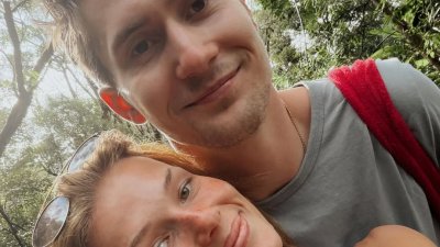 Martin Nečas a Nikola Mertlová se zasnoubili. 