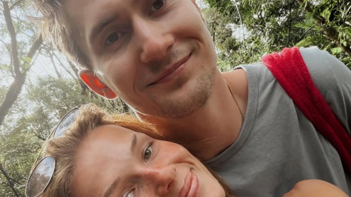 Martin Nečas a Nikola Mertlová se zasnoubili. 