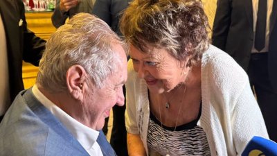 Jiřina Bohdalová a Miloš Zeman se setkali na knižním křtu. 