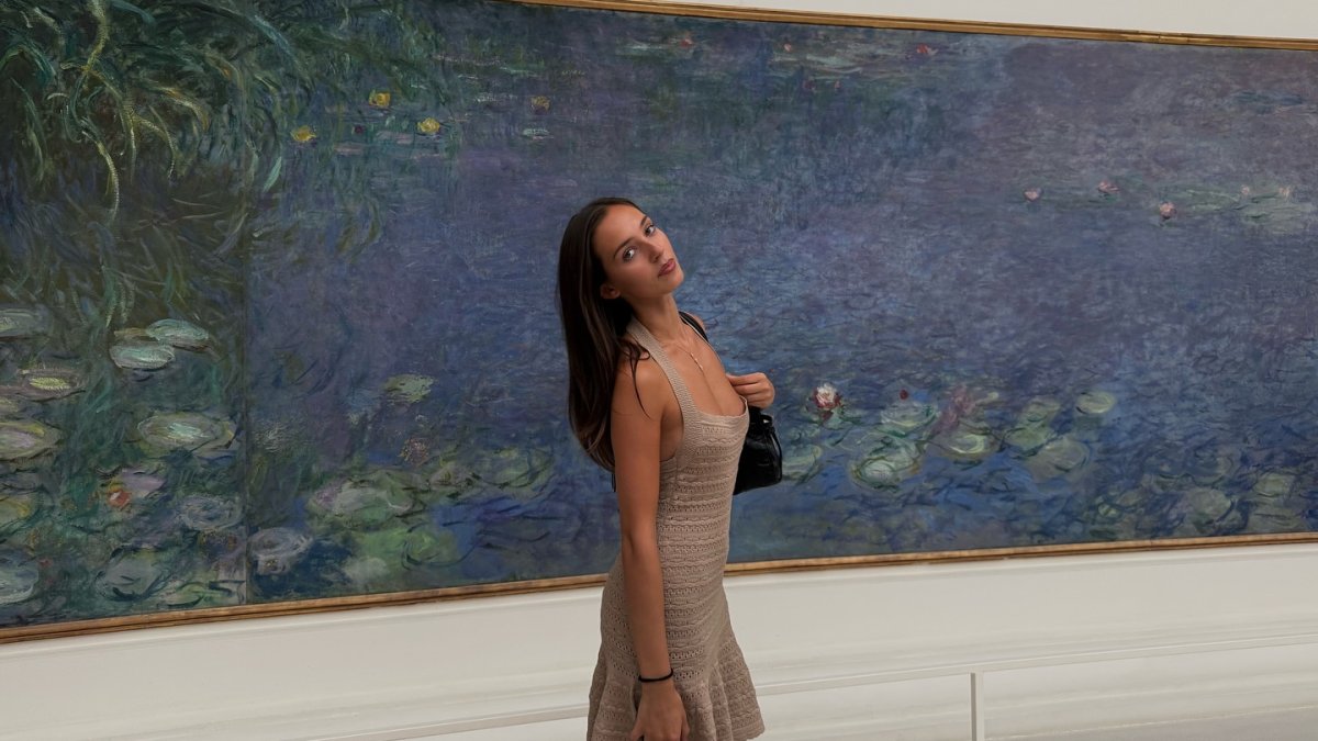 Charlotte Gottová na nové fotografii. 