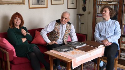 Filmaři dokončili historicky první celovečerní film o jediném českém nobelistovi za literaturu Jaroslavu Seifertovi.