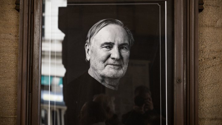V Národním divadle se lidé rozloučili s Jiřím Štěpničkou. (20.10.2026)