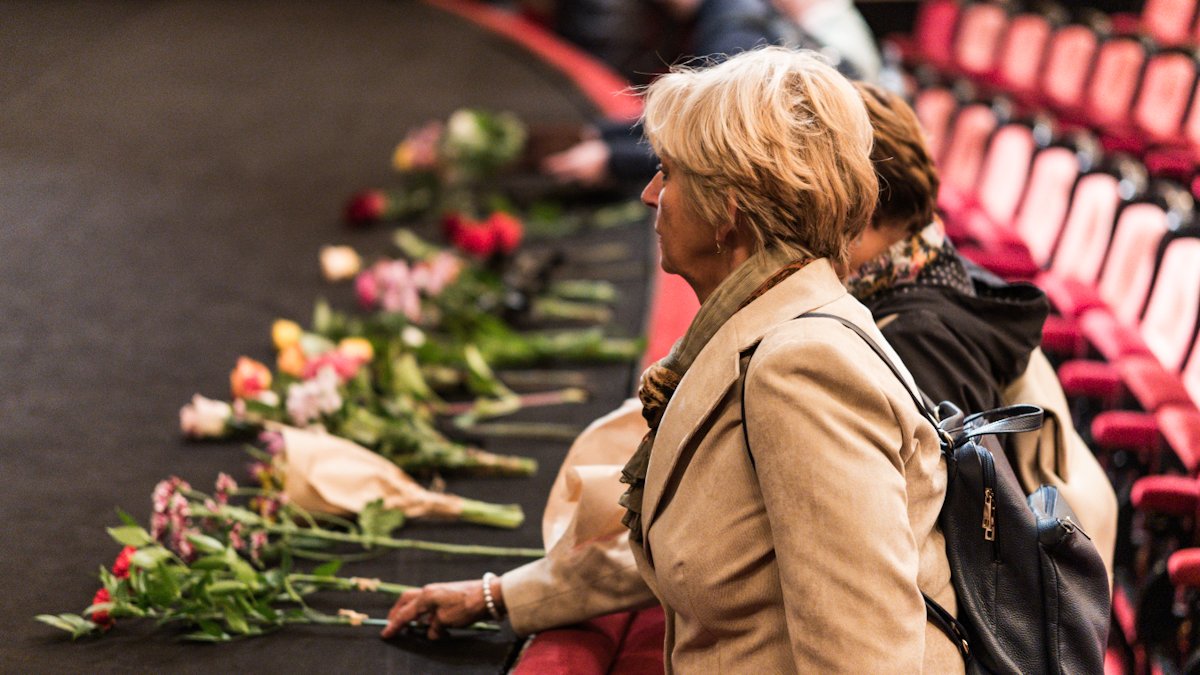 V Národním divadle se lidé rozloučili s Jiřím Štěpničkou. (20.10.2026)