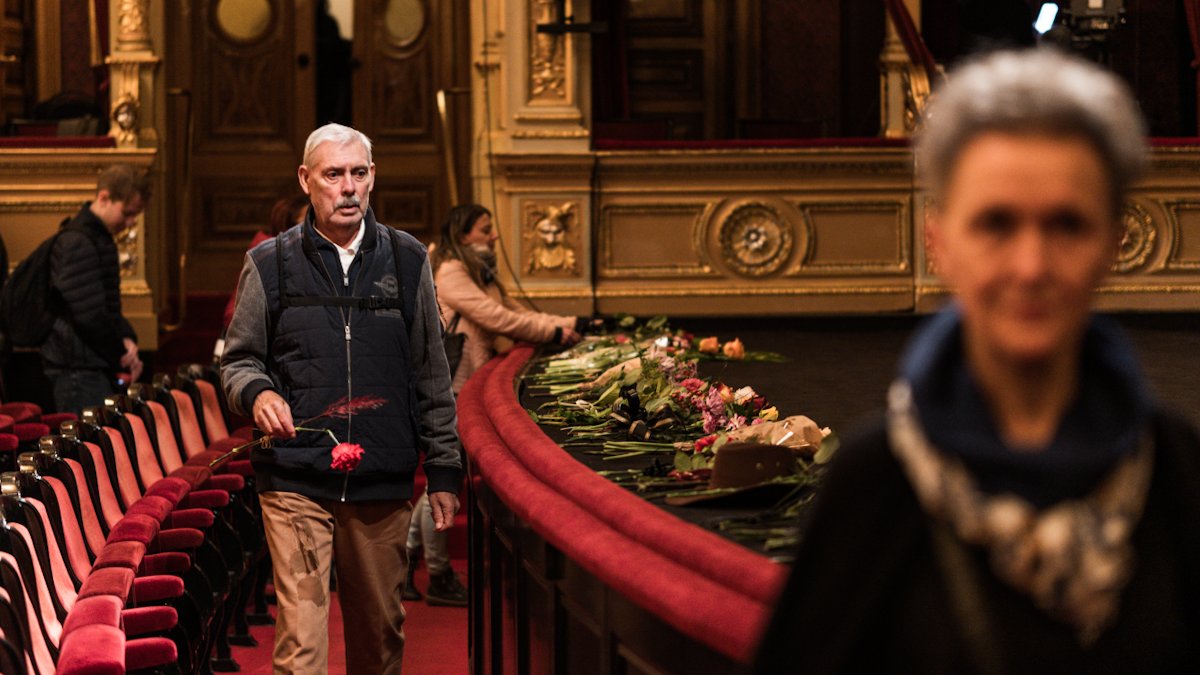 V Národním divadle se lidé rozloučili s Jiřím Štěpničkou. (20.10.2026)