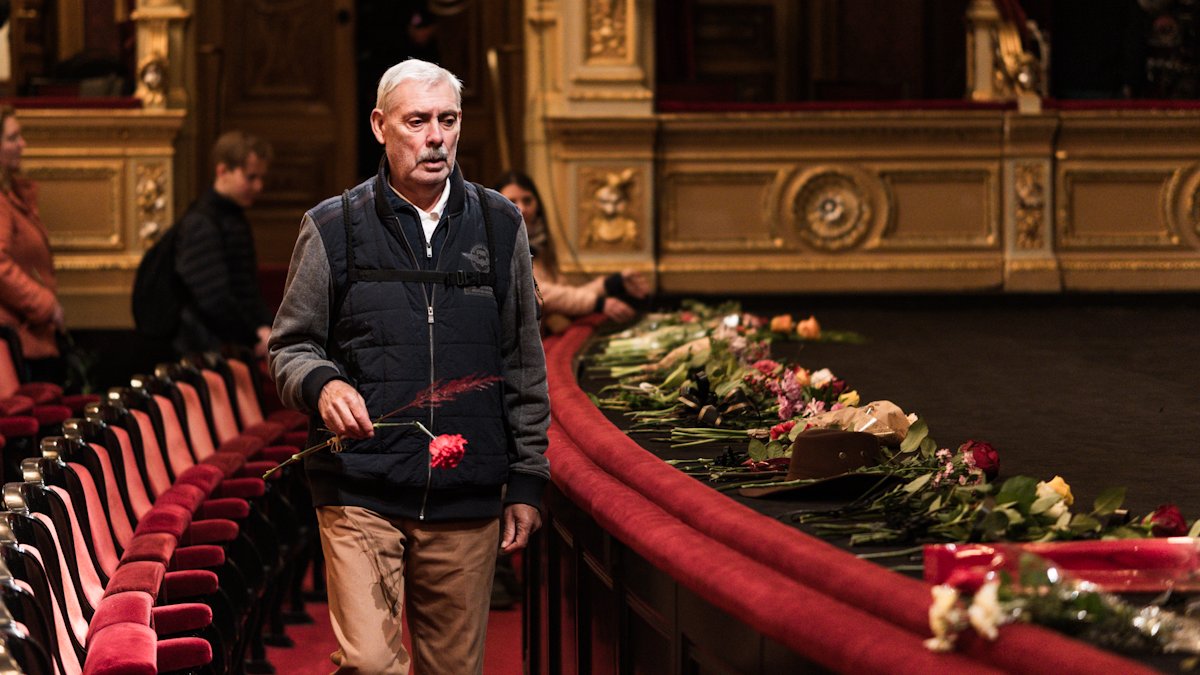 V Národním divadle se lidé rozloučili s Jiřím Štěpničkou. (20.10.2026)