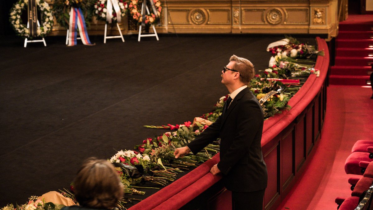 V Národním divadle se lidé rozloučili s Jiřím Štěpničkou. (20.10.2026)