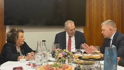 Jiřina Bohdalová, Miloš Zeman a Robert Fico. 